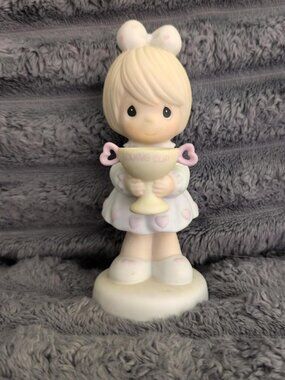 Cute Design Girl Figurine with Loving Cup